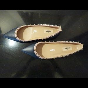 Rockstud Pointy Toe Flat
VALENTINO GARAVANI